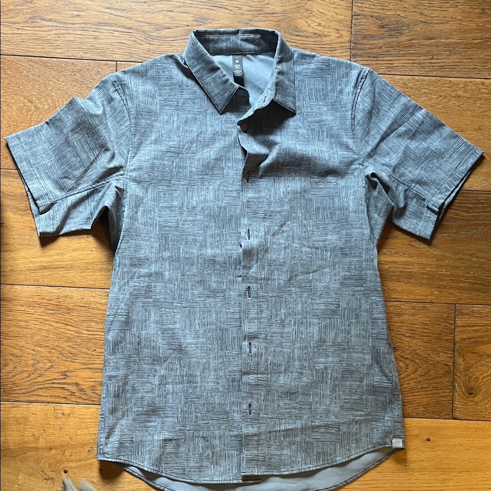 lululemon athletica Men's Textured Gray Button Down Shirt